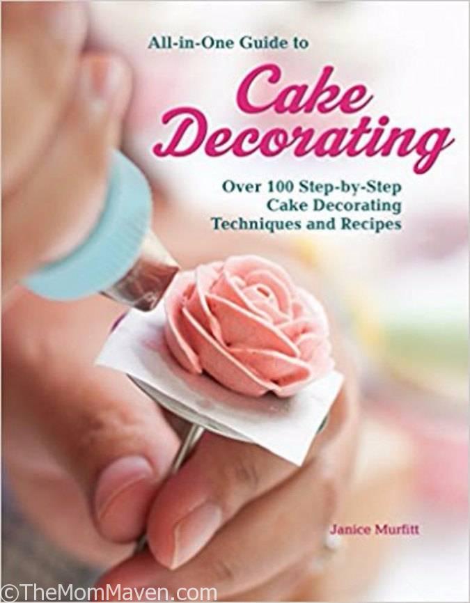 This comprehensive and accessible guide to cake decorating teaches all of the techniques and tricks that aspiring sugarcrafters need to create stunning and impressive cakes.