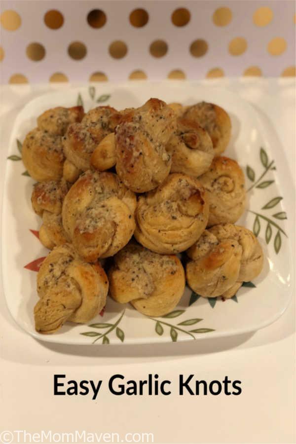 I hope your family likes these easy garlic knots as much as mine does. #recipe
